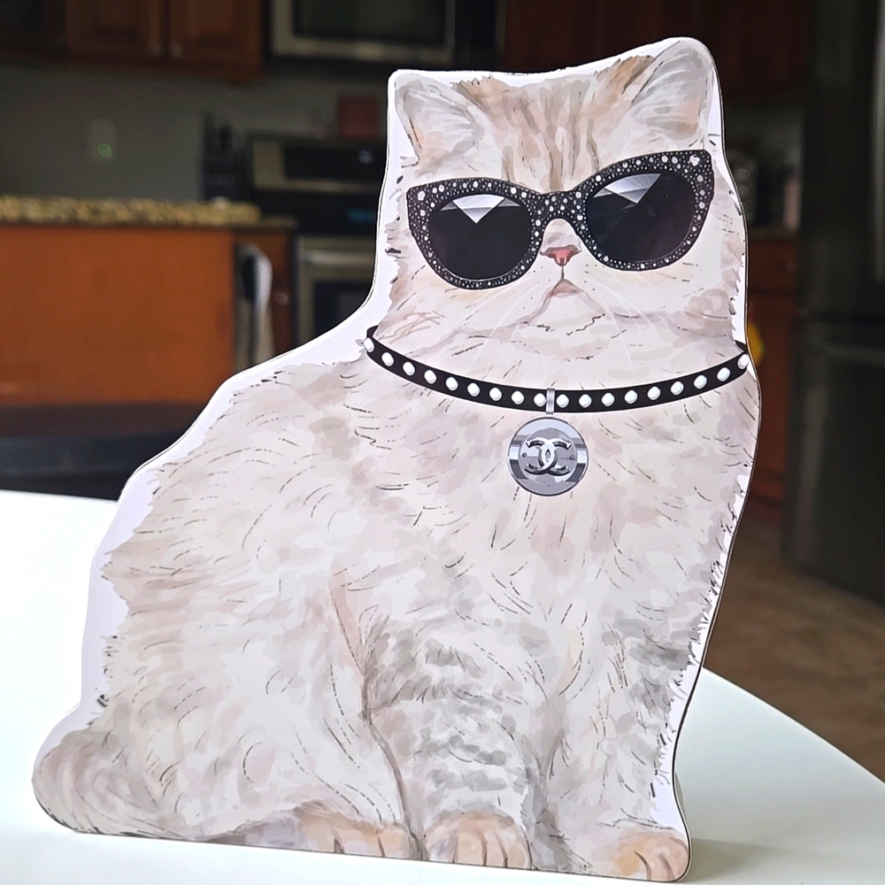 New wooden standing white cat with CC chocker